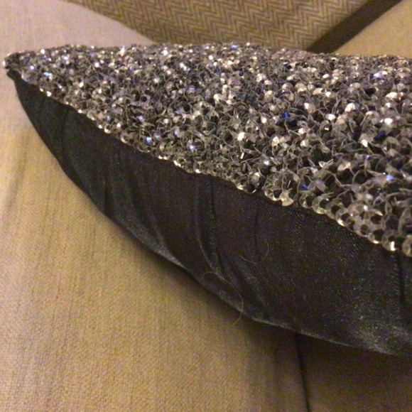 Decorative throw pillow - Picture 2 of 4